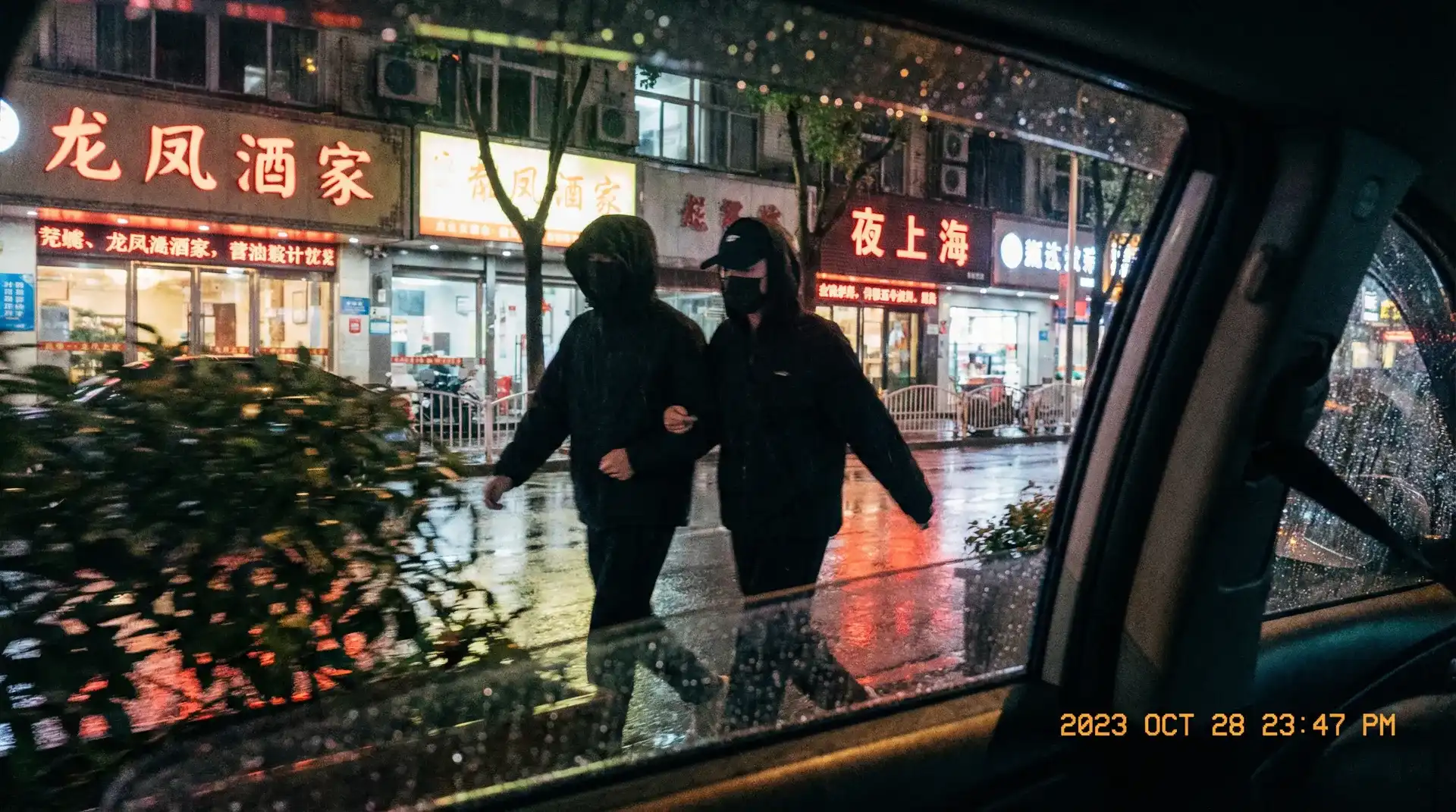 五一吃瓜网 - 深夜密会独家抓拍